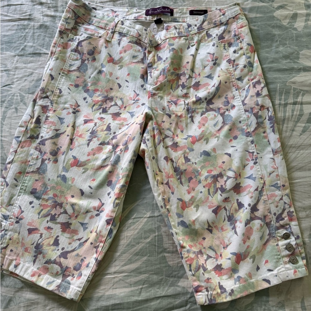 Gloria Vanderbilt Light Floral Flat Front Shorts